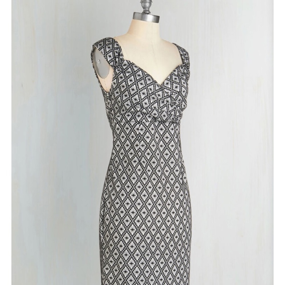 ModCloth RockSteady Sheath Dress: B&W Small